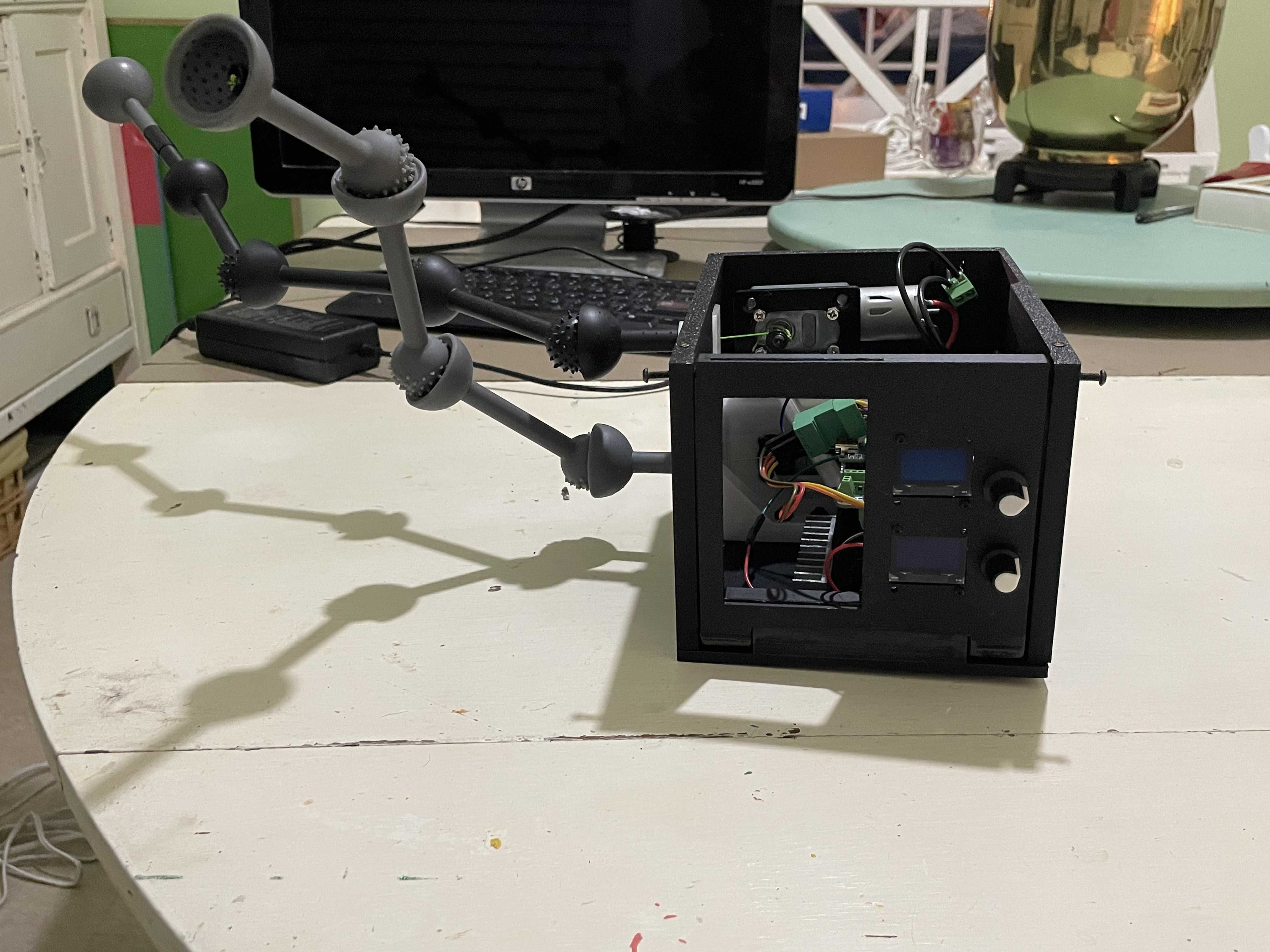 Novel joint-locking arm V2